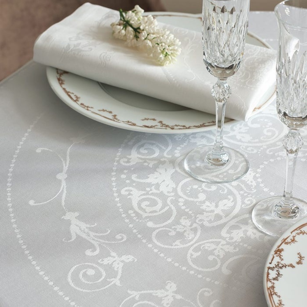 GARNIER-THIEBAUT france
100% COTON-COTTON BAUMWOLLE Tablecloth 74”